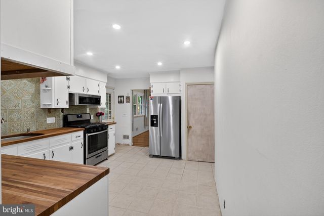 14 COOPER RUN DR, Cherry Hill, NJ 08003