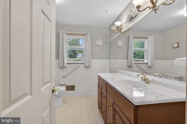 14 COOPER RUN DR, Cherry Hill, NJ 08003