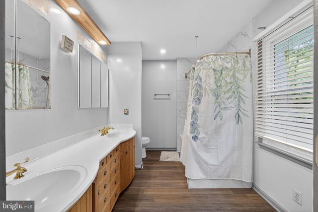14 COOPER RUN DR, Cherry Hill, NJ 08003