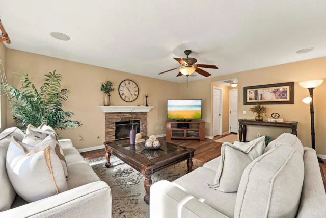 316 Spring Canyon Way, Oceanside, CA 92057
