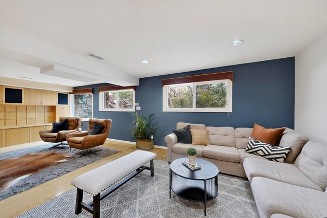 9 Sandia Heights Drive NE, Albuquerque, NM 87122