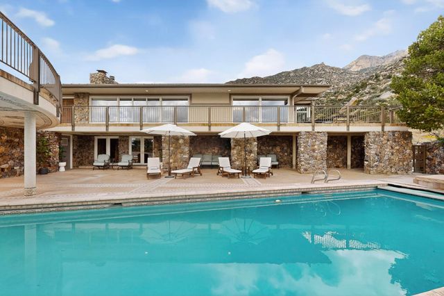 9 Sandia Heights Drive NE, Albuquerque, NM 87122