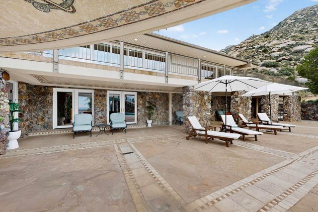 9 Sandia Heights Drive NE, Albuquerque, NM 87122