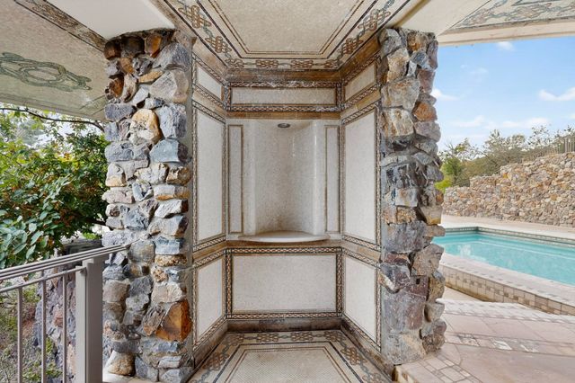 9 Sandia Heights Drive NE, Albuquerque, NM 87122