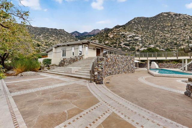 9 Sandia Heights Drive NE, Albuquerque, NM 87122