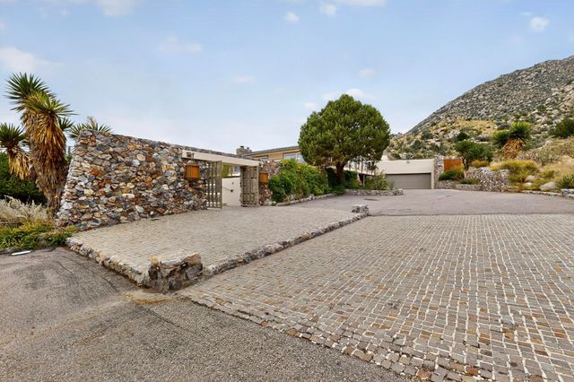 9 Sandia Heights Drive NE, Albuquerque, NM 87122