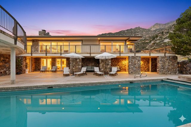 9 Sandia Heights Drive NE, Albuquerque, NM 87122