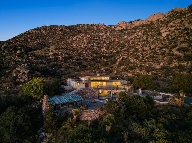 9 Sandia Heights Drive NE, Albuquerque, NM 87122