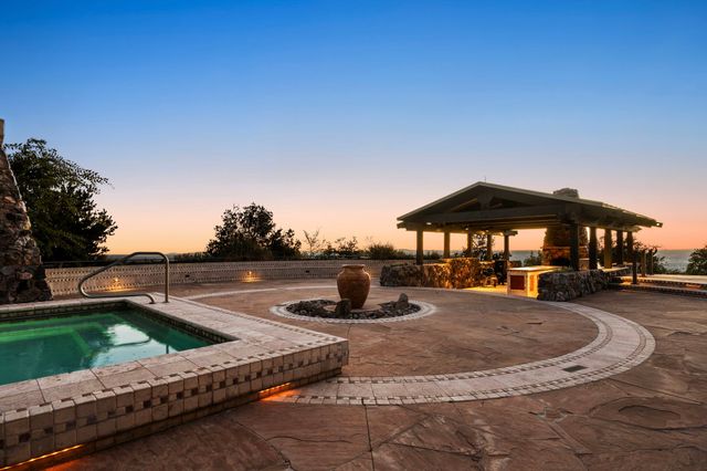 9 Sandia Heights Drive NE, Albuquerque, NM 87122