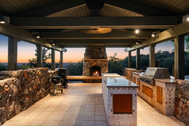 9 Sandia Heights Drive NE, Albuquerque, NM 87122