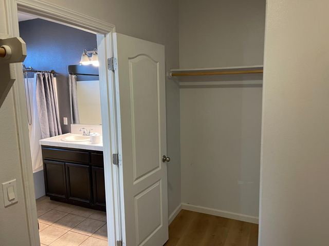 6671 E Harwood Avenue, Fresno, CA 93727