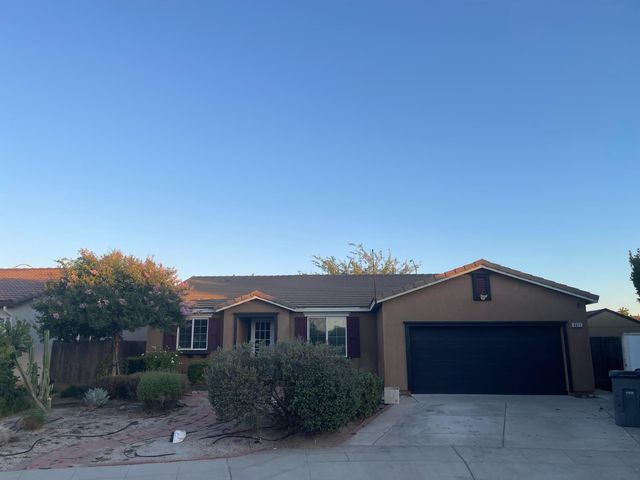 6671 E Harwood Avenue, Fresno, CA 93727