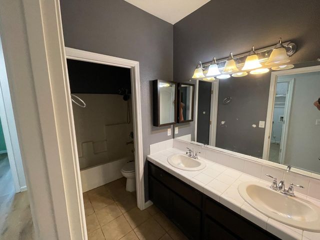 6671 E Harwood Avenue, Fresno, CA 93727