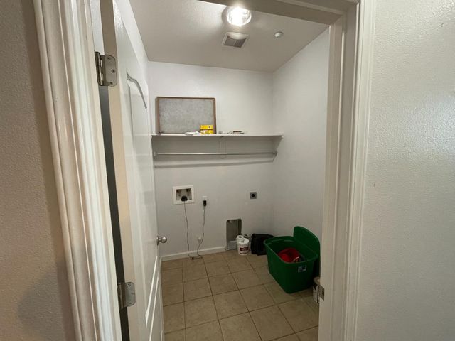 6671 E Harwood Avenue, Fresno, CA 93727