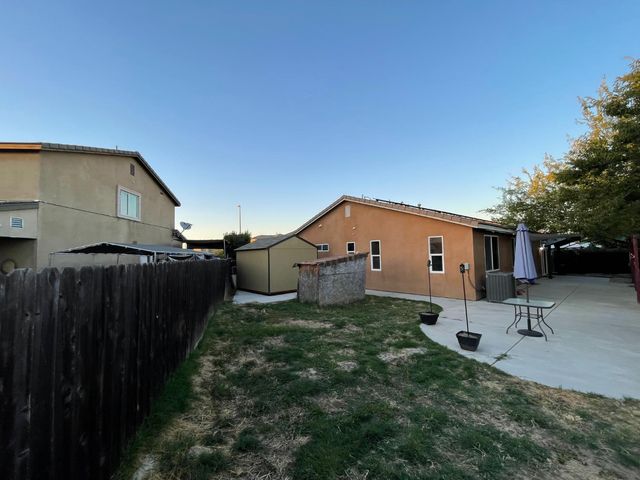 6671 E Harwood Avenue, Fresno, CA 93727