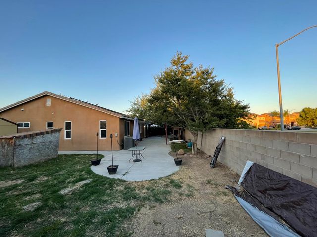 6671 E Harwood Avenue, Fresno, CA 93727