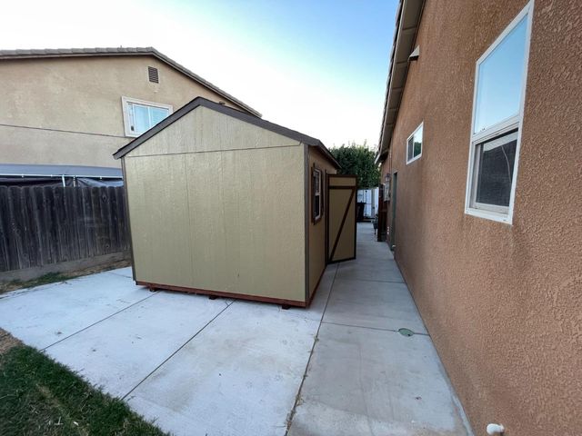 6671 E Harwood Avenue, Fresno, CA 93727
