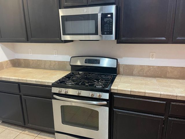 6671 E Harwood Avenue, Fresno, CA 93727