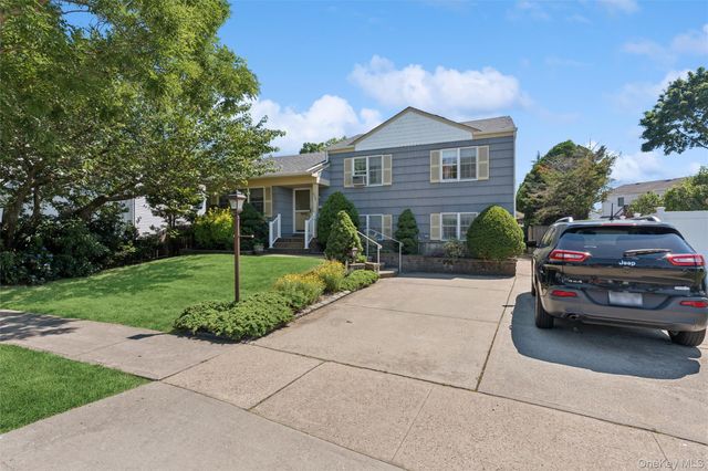 602 Syracuse Avenue, Massapequa, NY 11758