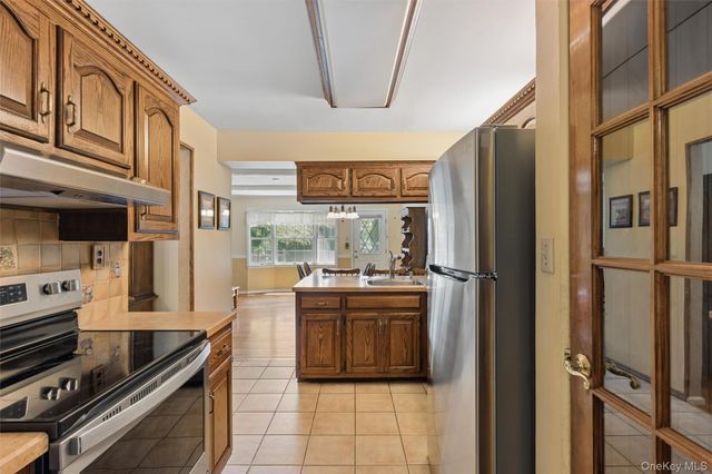 602 Syracuse Avenue, Massapequa, NY 11758