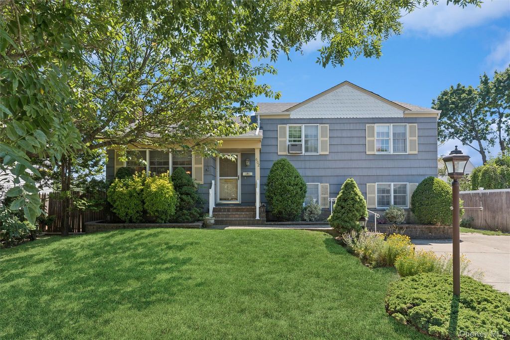 602 Syracuse Avenue, Massapequa, NY 11758