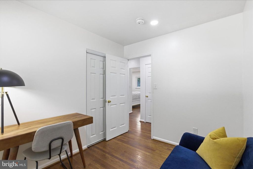 Image 12 of property listing at 824 BOOKER DR, Capitol Heights, MD 20743