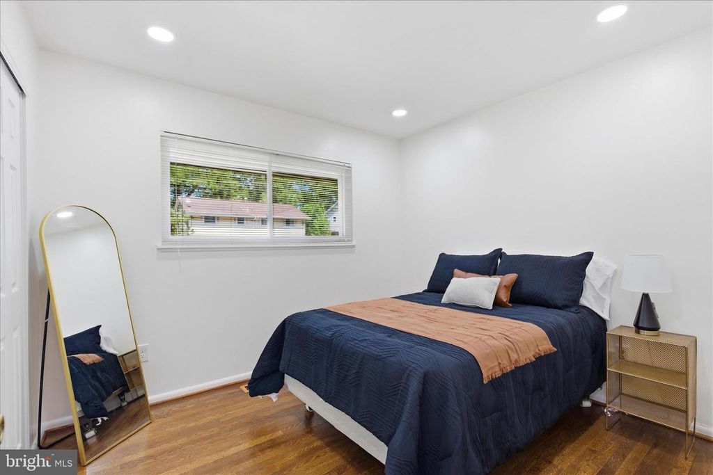 Image 13 of property listing at 824 BOOKER DR, Capitol Heights, MD 20743