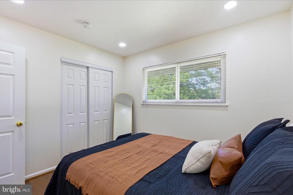 Image 14 of property listing at 824 BOOKER DR, Capitol Heights, MD 20743