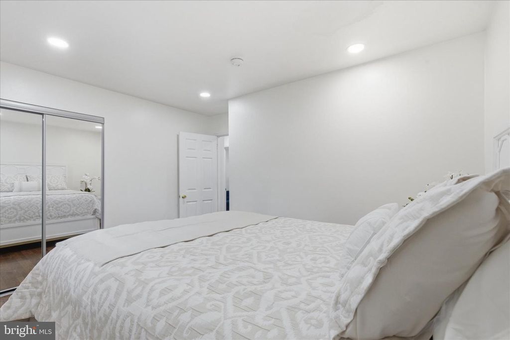 Image 18 of property listing at 824 BOOKER DR, Capitol Heights, MD 20743