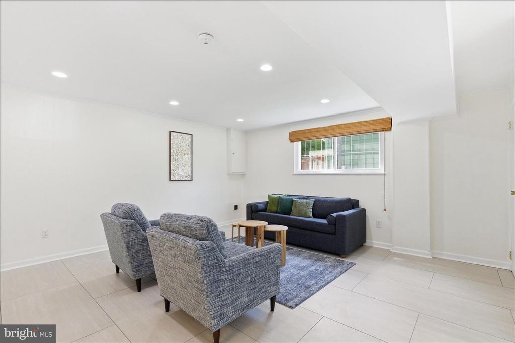 Image 23 of property listing at 824 BOOKER DR, Capitol Heights, MD 20743