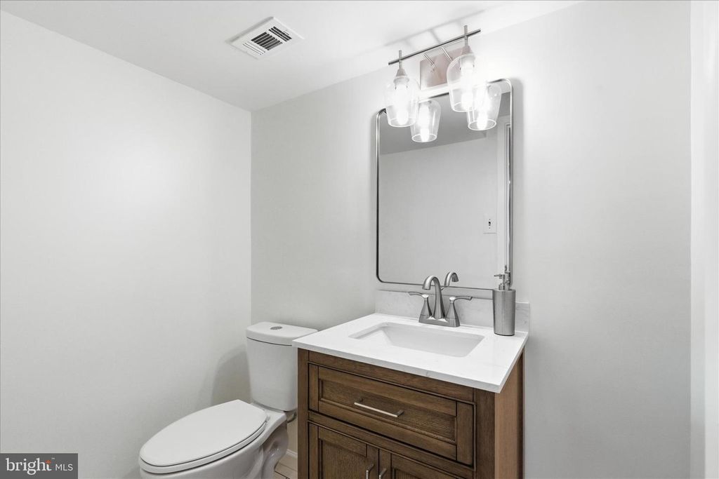 Image 26 of property listing at 824 BOOKER DR, Capitol Heights, MD 20743