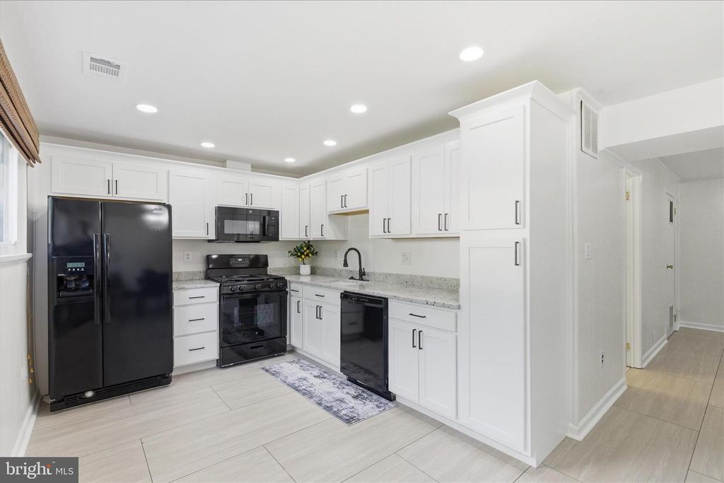 Image 29 of property listing at 824 BOOKER DR, Capitol Heights, MD 20743