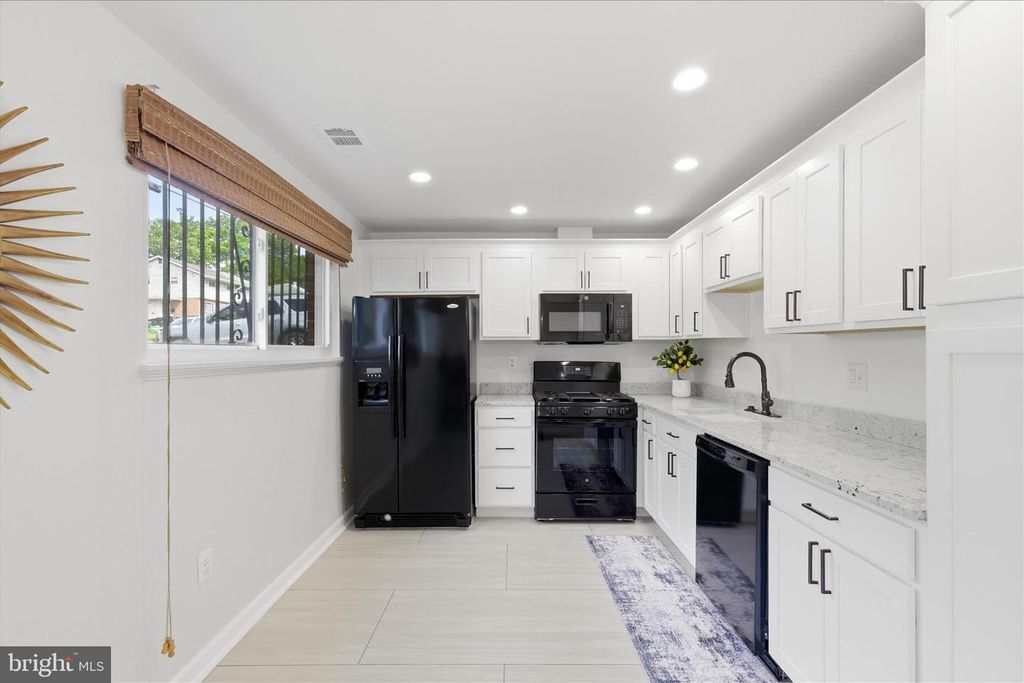 Image 30 of property listing at 824 BOOKER DR, Capitol Heights, MD 20743