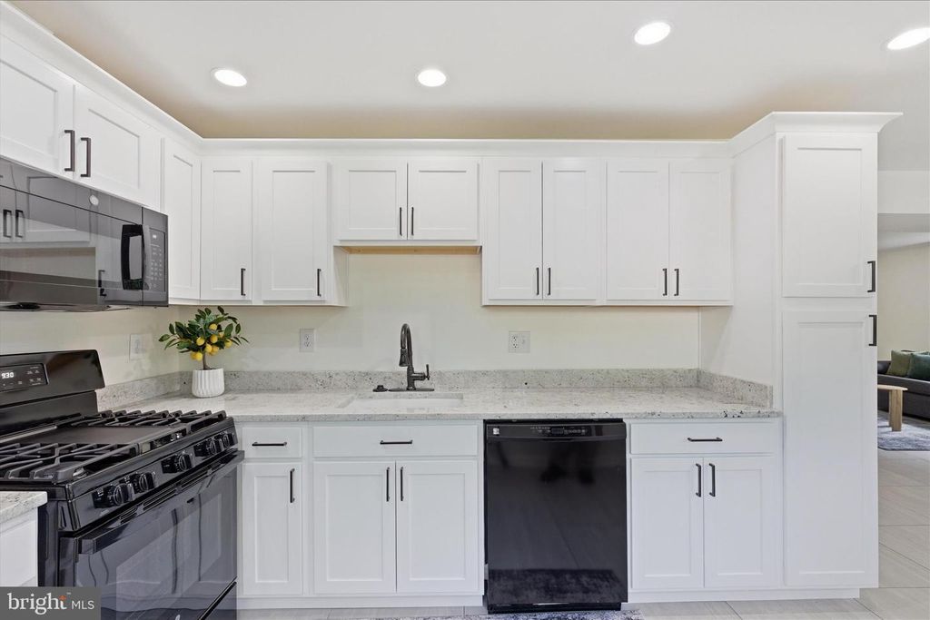 Image 31 of property listing at 824 BOOKER DR, Capitol Heights, MD 20743