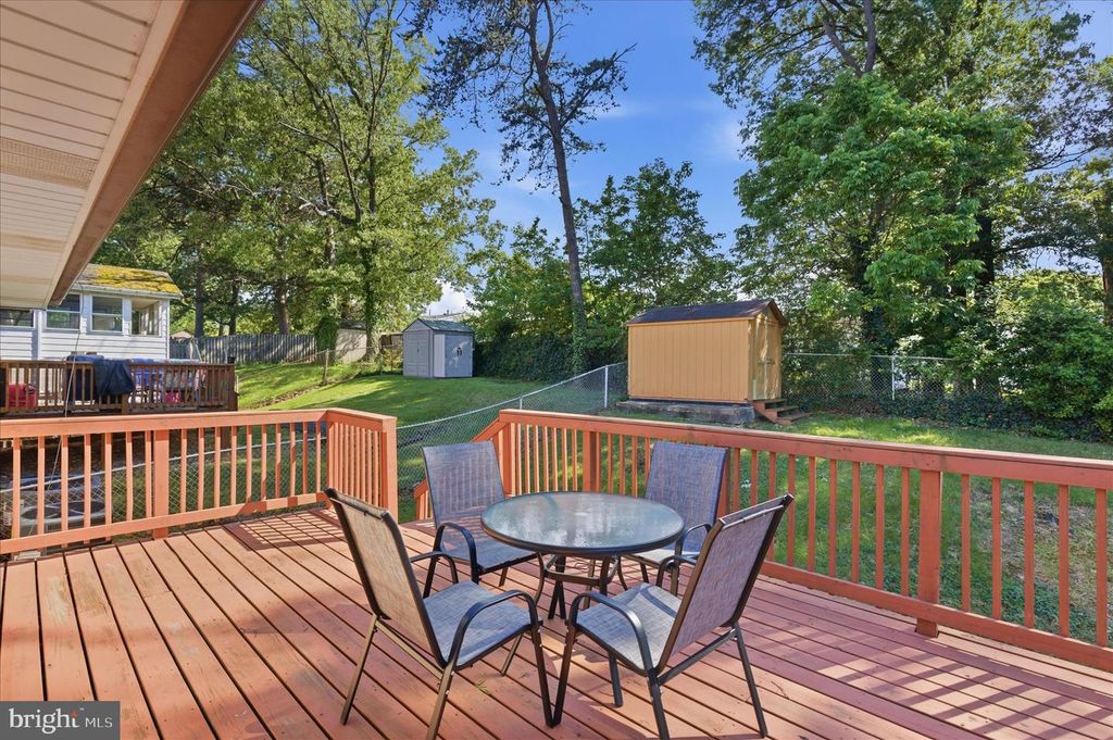 Image 32 of property listing at 824 BOOKER DR, Capitol Heights, MD 20743