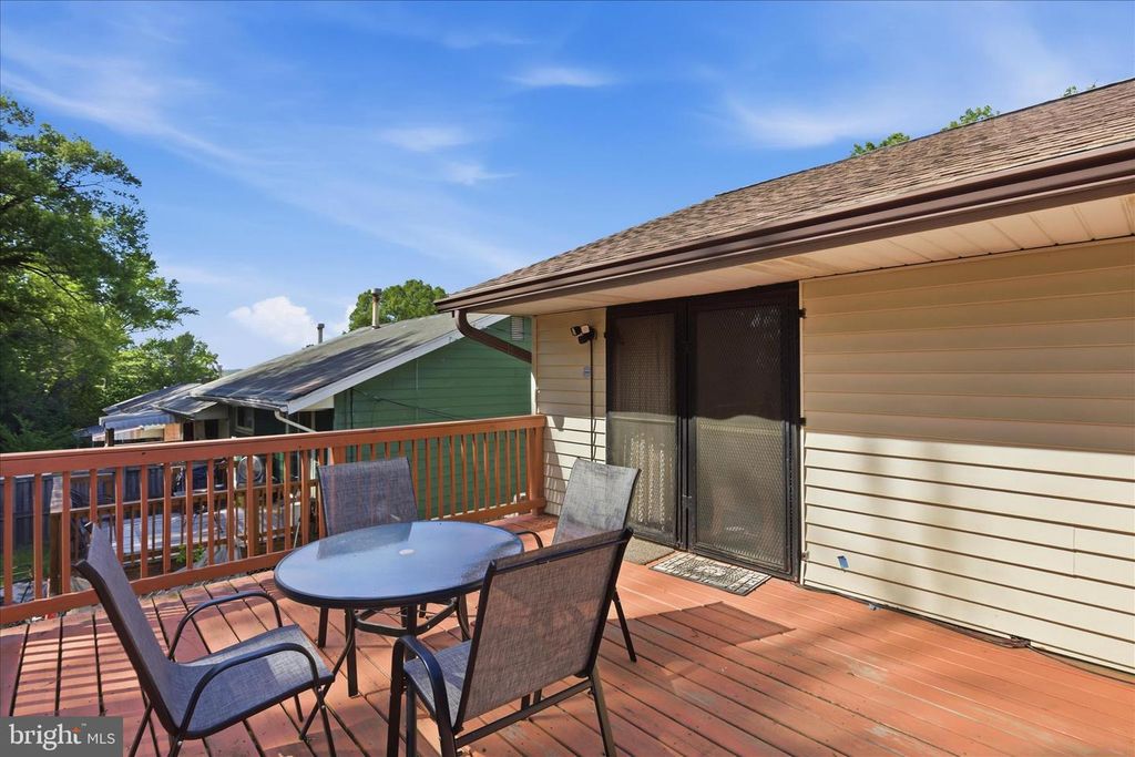 Image 34 of property listing at 824 BOOKER DR, Capitol Heights, MD 20743