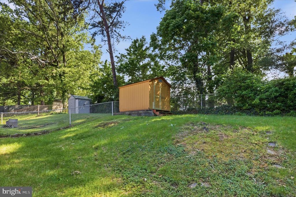 Image 37 of property listing at 824 BOOKER DR, Capitol Heights, MD 20743