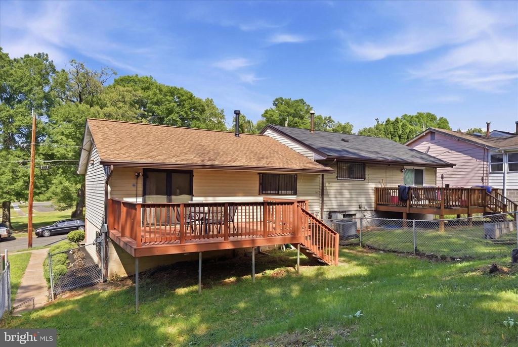 Image 40 of property listing at 824 BOOKER DR, Capitol Heights, MD 20743