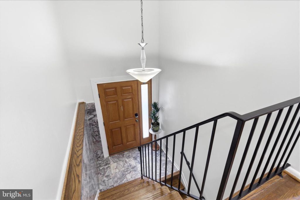 Image 6 of property listing at 824 BOOKER DR, Capitol Heights, MD 20743