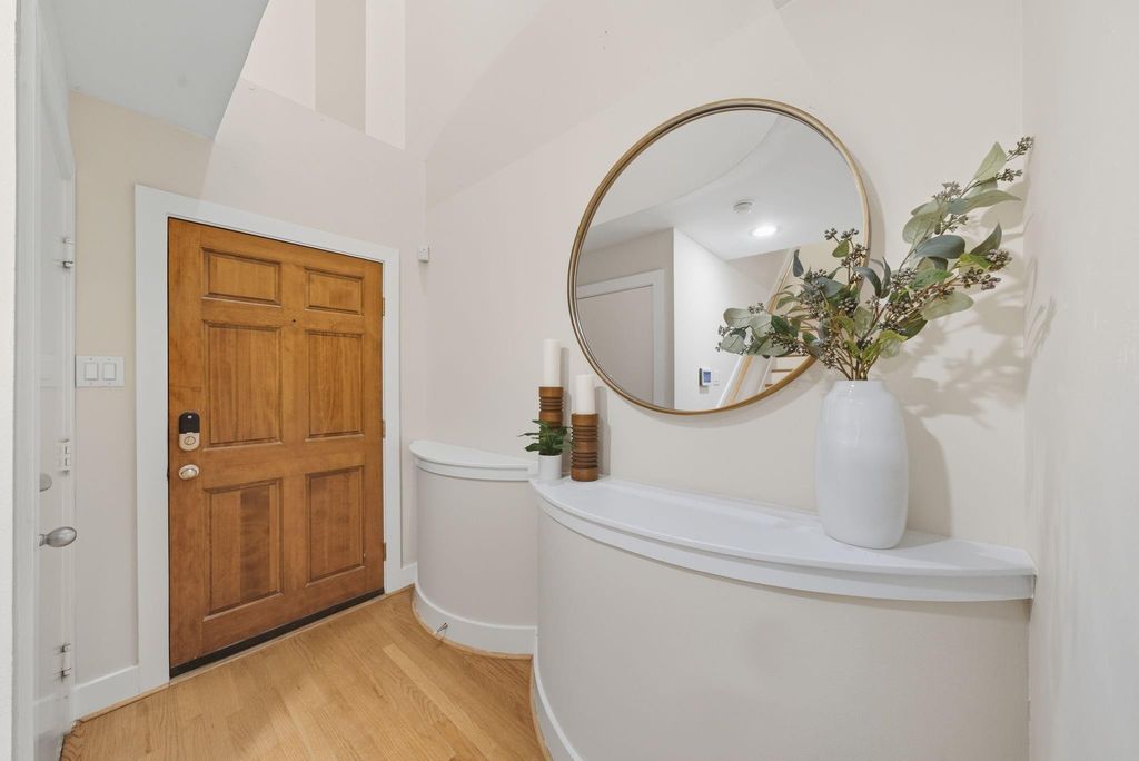 Image 12 of property listing at 5817 Darling Street D, Houston, TX 77007