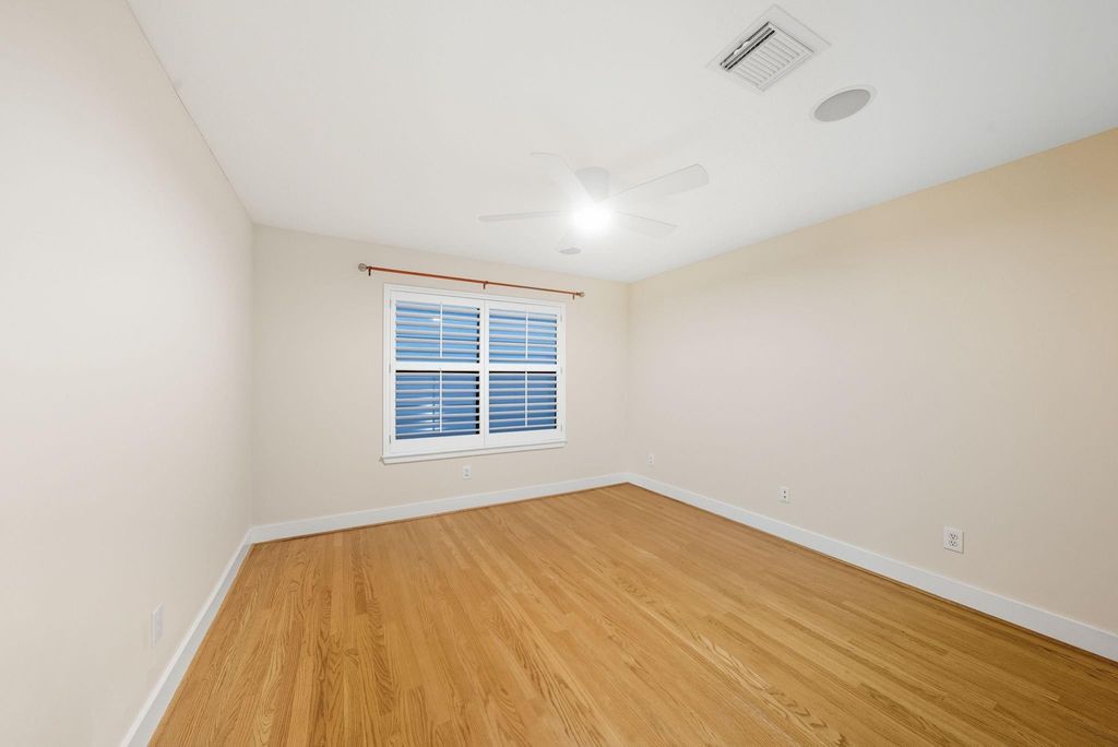 Image 15 of property listing at 5817 Darling Street D, Houston, TX 77007