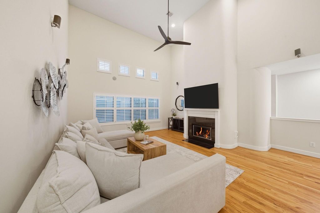 Image 17 of property listing at 5817 Darling Street D, Houston, TX 77007