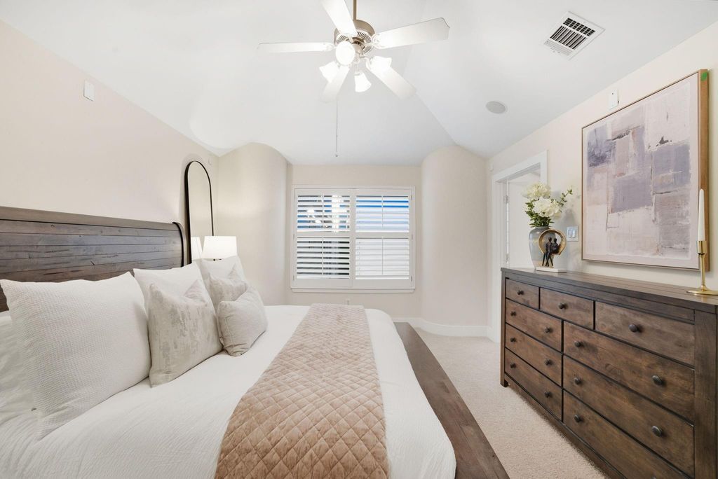 Image 28 of property listing at 5817 Darling Street D, Houston, TX 77007