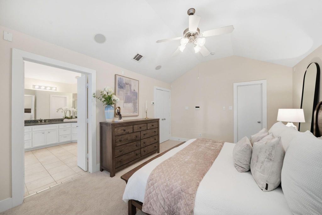 Image 29 of property listing at 5817 Darling Street D, Houston, TX 77007