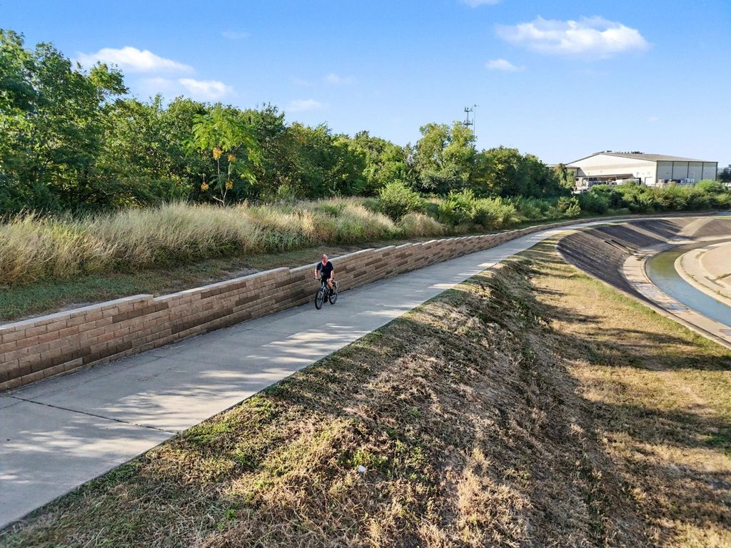 Image 38 of property listing at 5817 Darling Street D, Houston, TX 77007