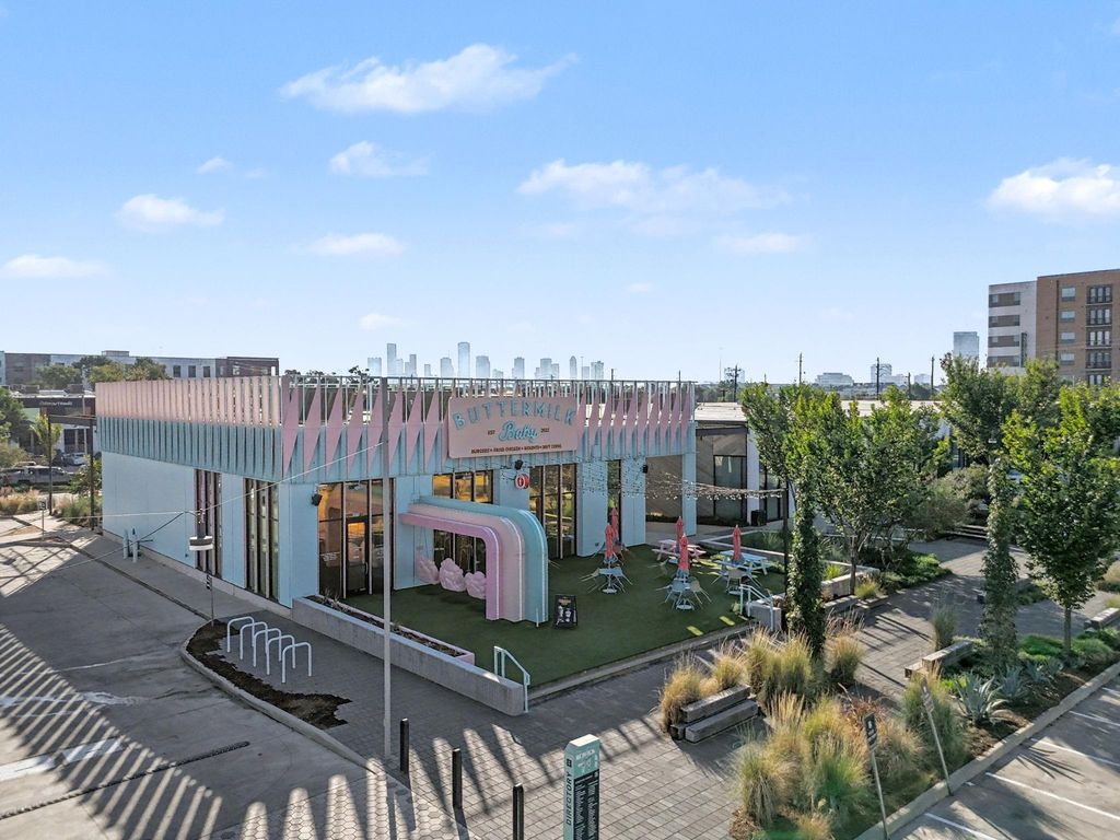 Image 40 of property listing at 5817 Darling Street D, Houston, TX 77007