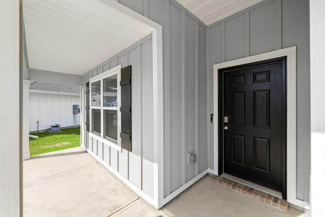 924 Sandbar Loop, Crestview, FL 32539