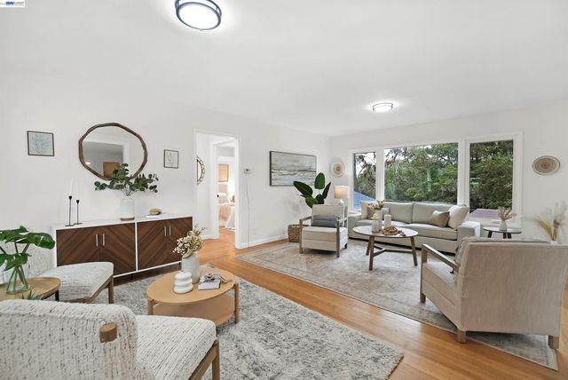 25480 University Ct, Hayward, CA 94542