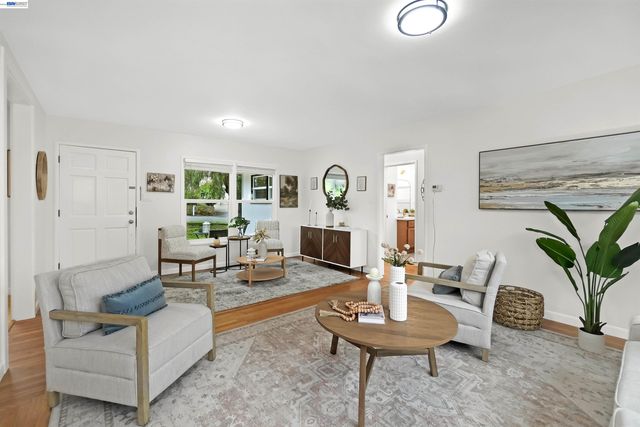 25480 University Ct, Hayward, CA 94542