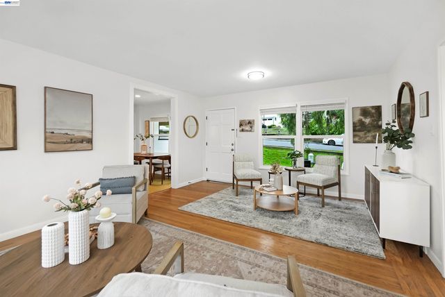 25480 University Ct, Hayward, CA 94542